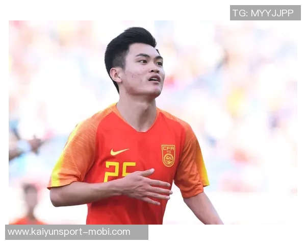 黄紫昌告别河南队感慨万千庆祝队史千球成就遗憾足协杯未能夺冠 黄紫昌告别河南队感慨万千庆祝队史千球成就遗憾足协杯未能夺冠